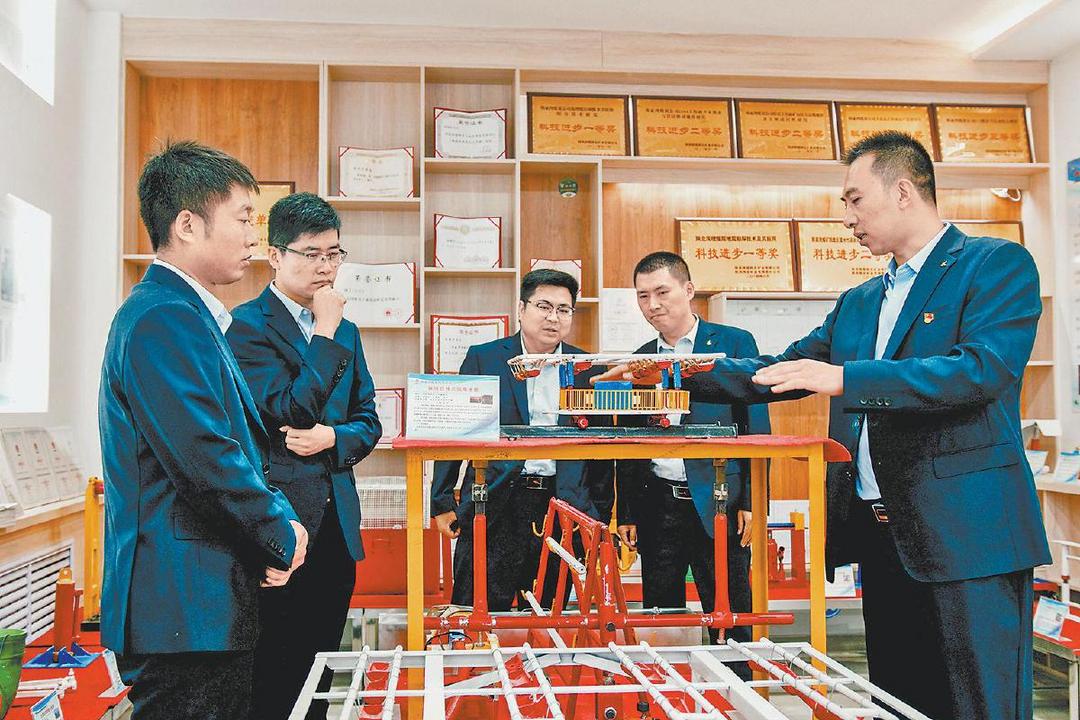 陕北矿业公司“智能矿井、智慧矿区”建设蹄疾步稳：人工与智能协同 生产与管理高效