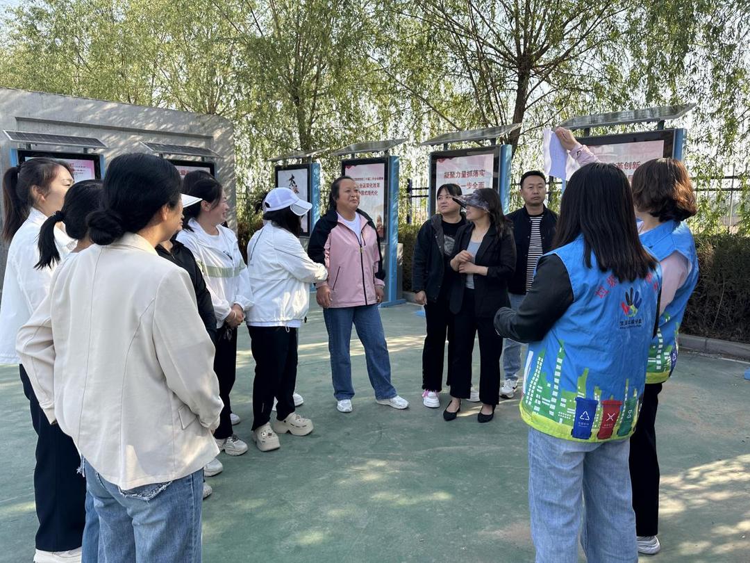 葡萄园社区开展“分类齐参与 低碳新时尚”垃圾分类主题宣传活动