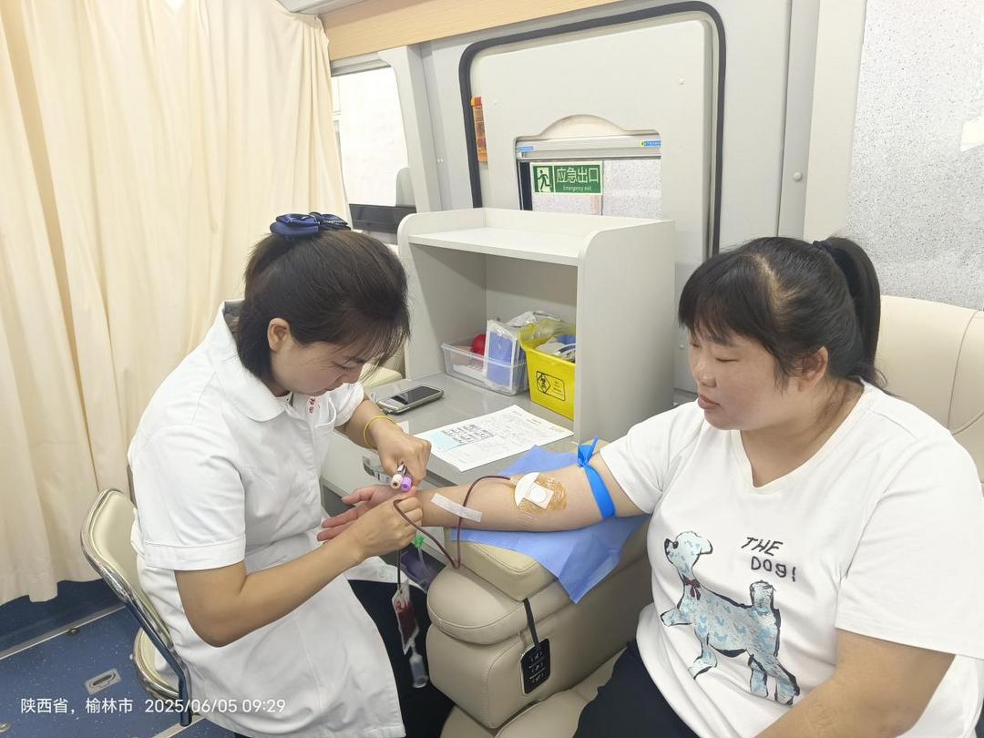 一份血、万分情、无偿献血最光荣——鼓楼街道普惠泉社区开展献血活动