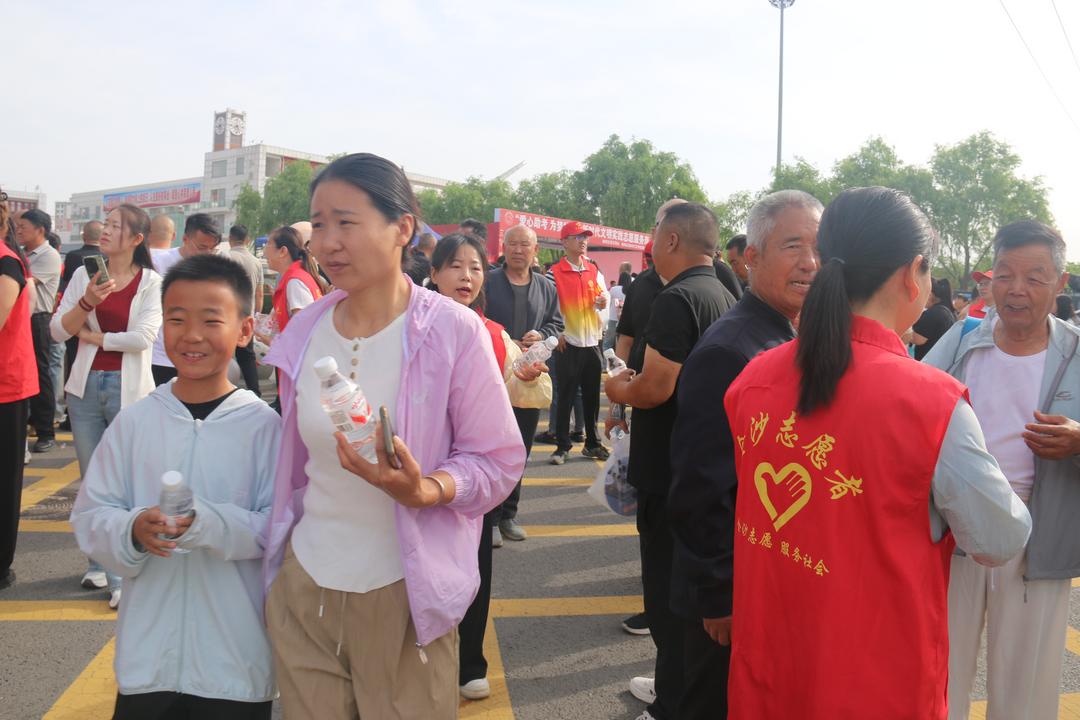 高考不只有考场!榆林考场边撑伞筑梦金榆社区“清凉驿站”暖人心 高考不只有考场!榆林考场边撑伞筑梦金榆社区“清凉驿站”暖人心