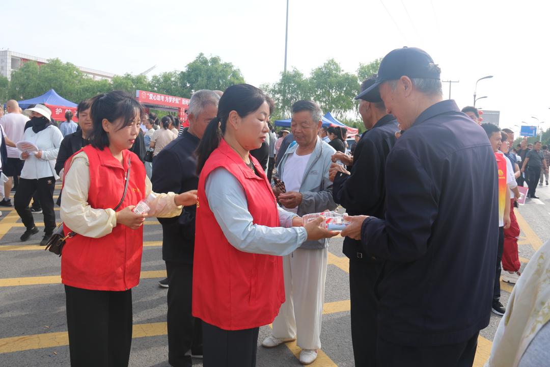 高考不只有考场!榆林考场边撑伞筑梦金榆社区“清凉驿站”暖人心 高考不只有考场!榆林考场边撑伞筑梦金榆社区“清凉驿站”暖人心