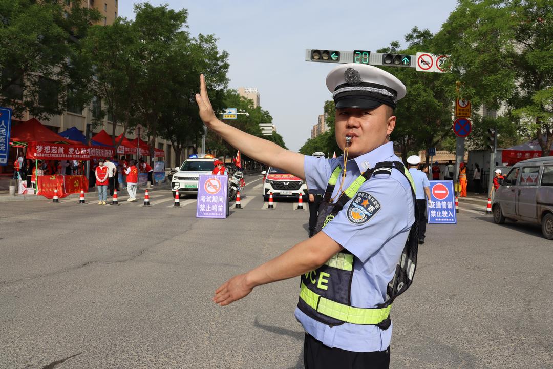 交上满分护考答卷！<a href=https://www.shidiannet.com/zt/jingbian/ target=_blank class=infotextkey>靖边</a>交警圆满收官高考安保“护航行动”