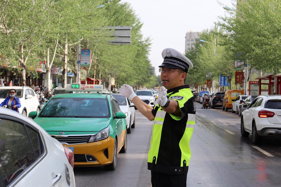 交上满分护考答卷！<a href=https://www.shidiannet.com/zt/jingbian/ target=_blank class=infotextkey>靖边</a>交警圆满收官高考安保“护航行动”