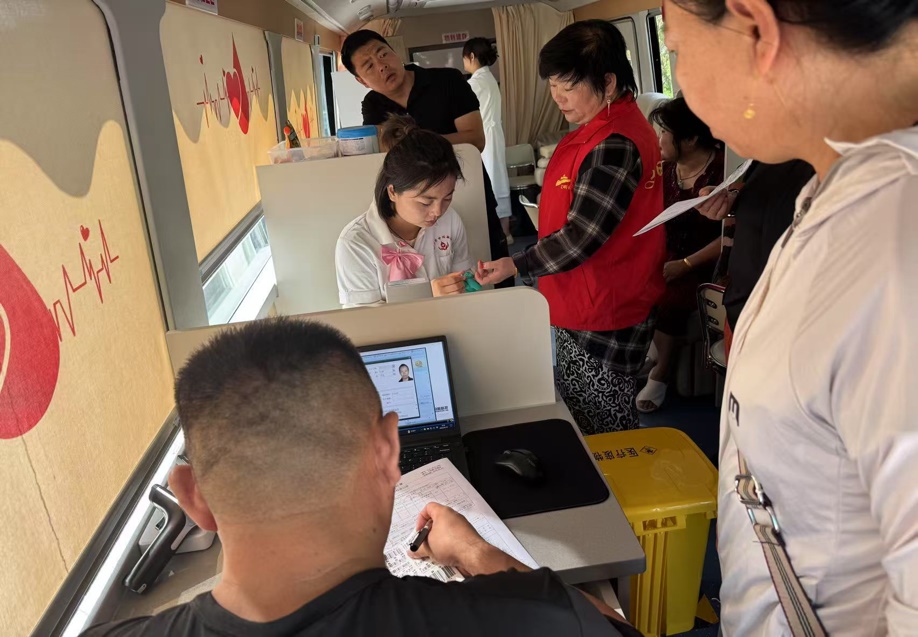 献血传递希望 携手挽救生命——鼓楼街道二里半社区献血活动彰显社区温情
