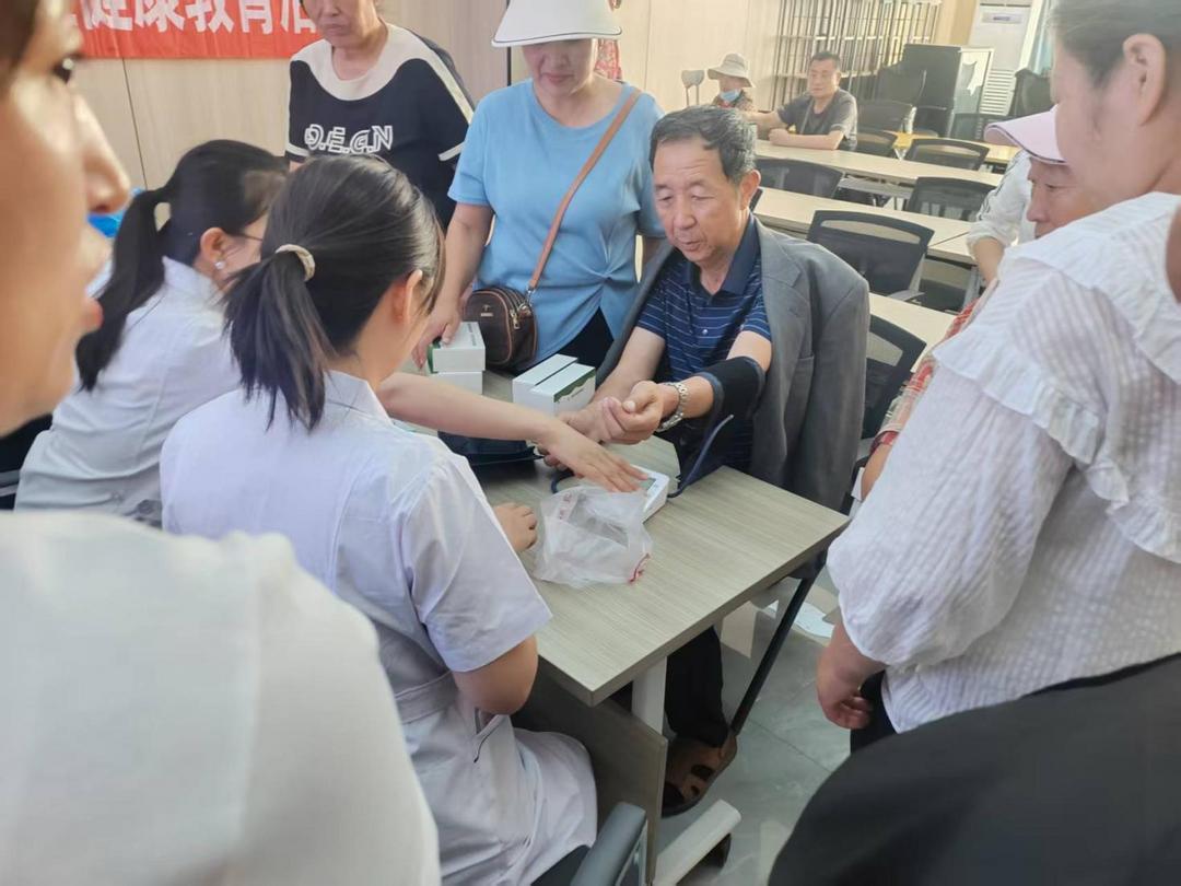 驼峰路街道长虹路社区开展“关爱健康，远离‘甜蜜负担’”糖尿病讲座