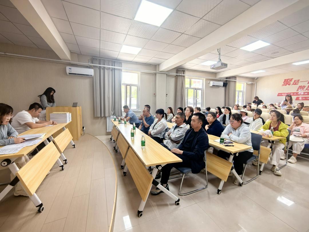 榆阳区崇文路街道葡萄园社区开展“五级五长”专题培训会