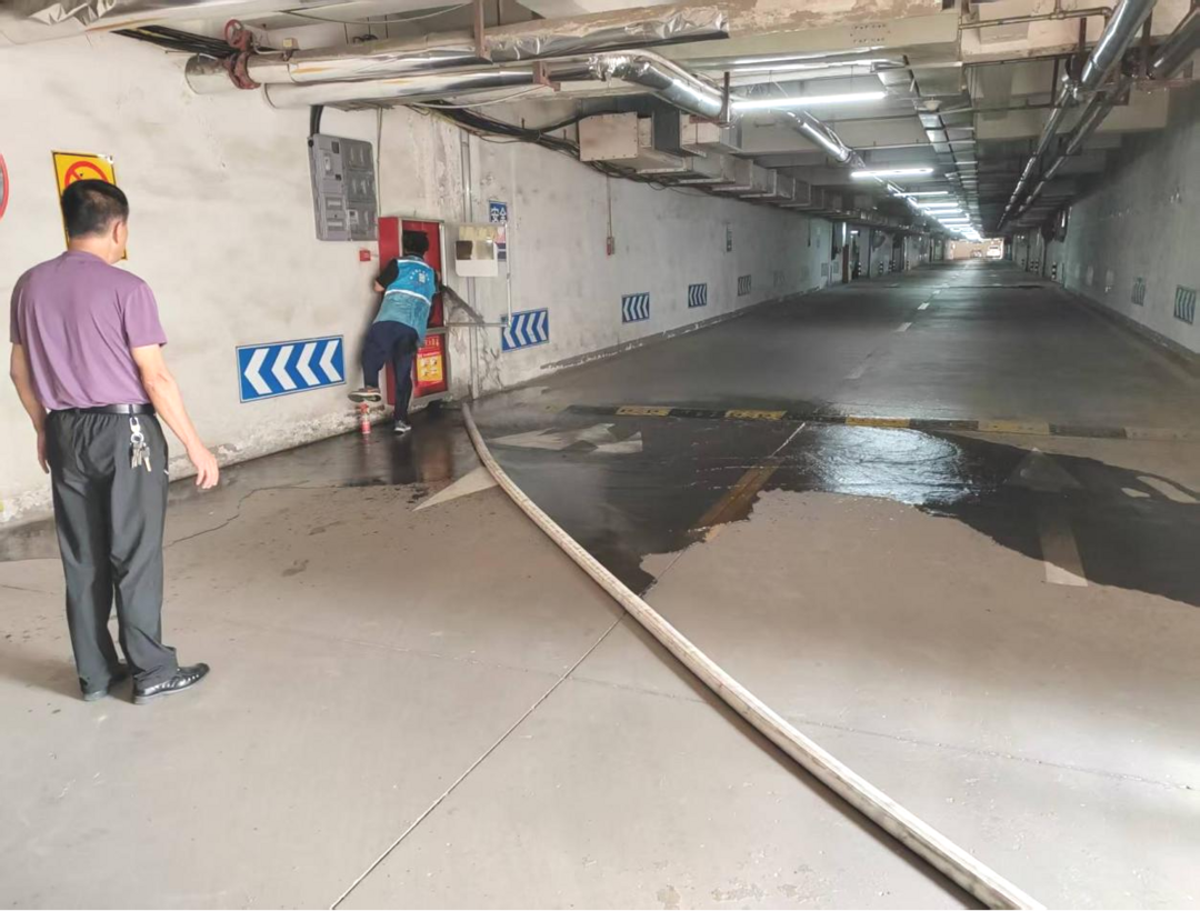 明珠路街道长兴路社区开展“安全生产月”消防演练 共筑安全屏障 明珠路街道长兴路社区开展“安全生产月”消防演练 共筑安全屏障