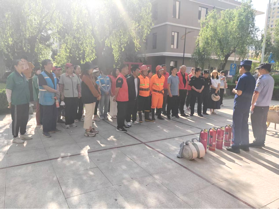 明珠路街道长兴路社区开展“安全生产月”消防演练 共筑安全屏障 明珠路街道长兴路社区开展“安全生产月”消防演练 共筑安全屏障