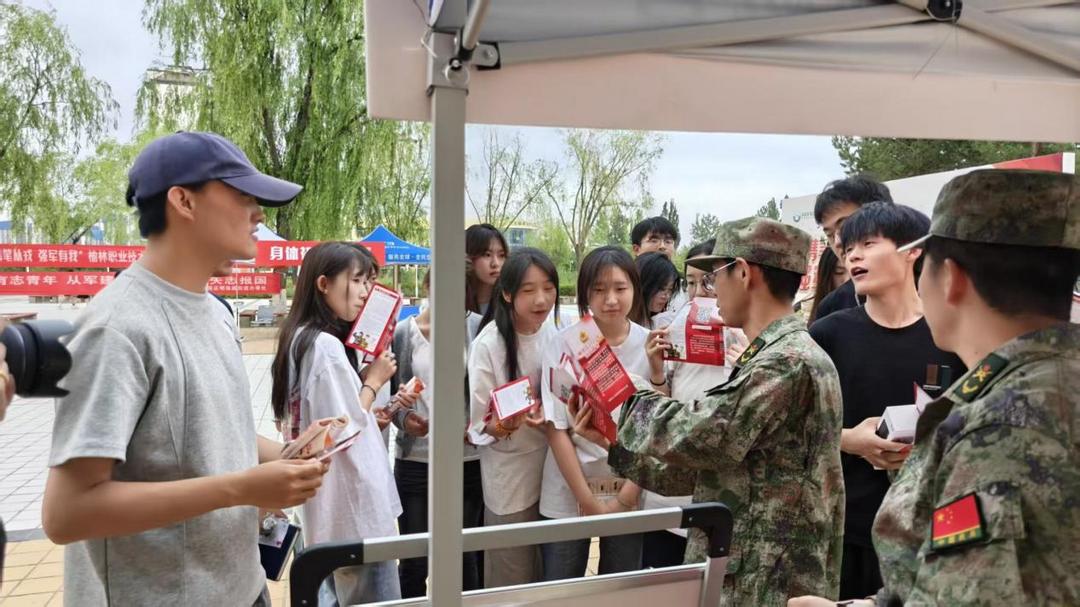 明珠路街道联合榆林职业技术学院开展2025年秋季征兵宣传工作