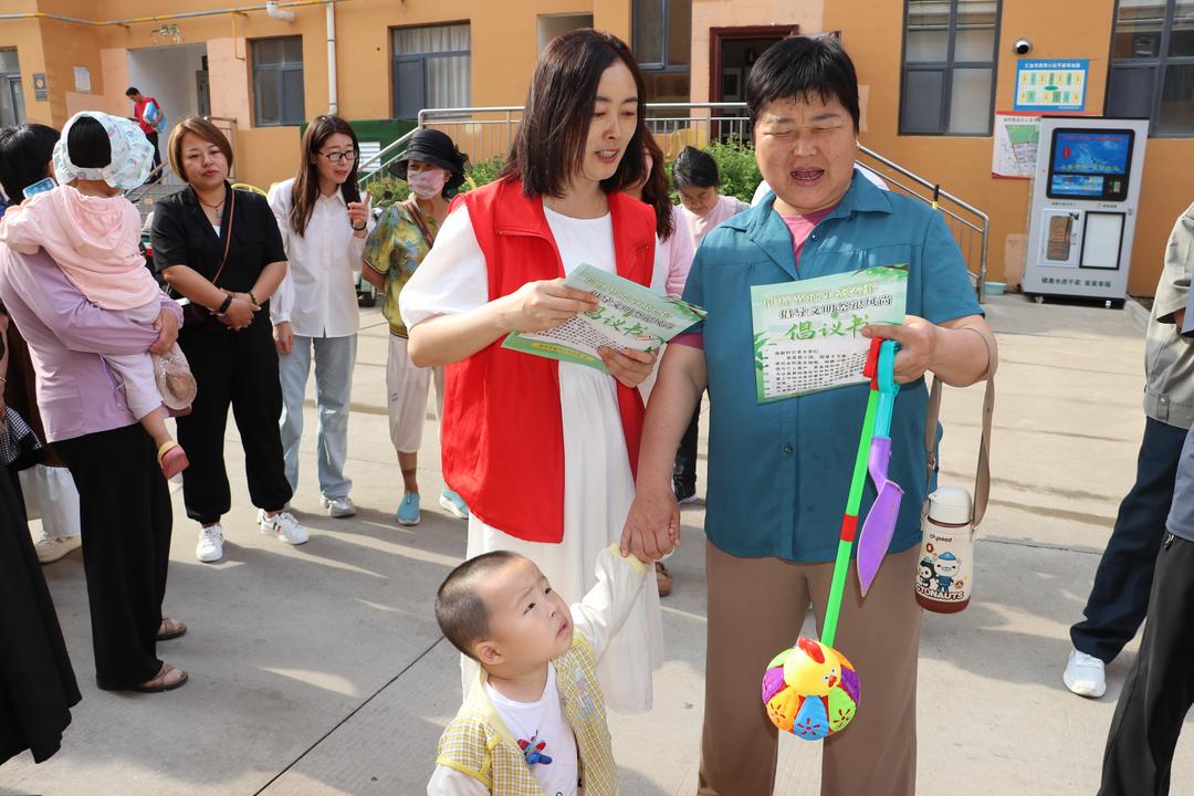 福利路社区开展政策宣讲进社区活动 惠民服务零距离