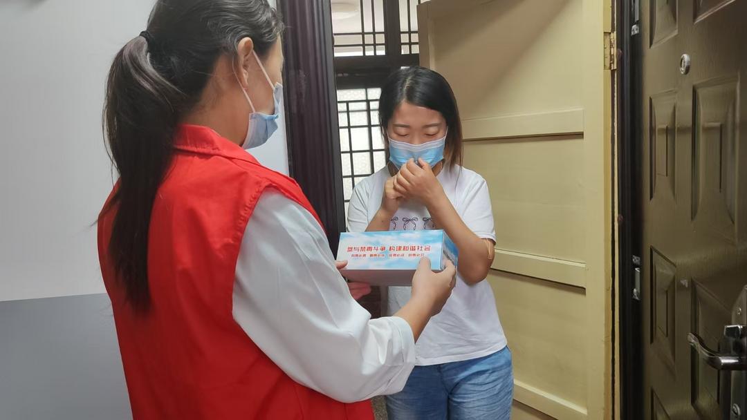 国际禁毒日，榆阳区鼓楼街道凯歌楼社区禁毒知识送到家！