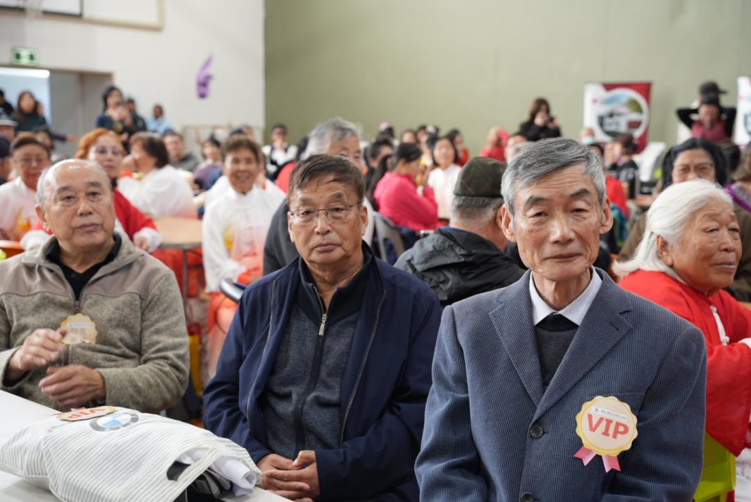 一群人正在听演讲

AI 生成的内容可能不正确。