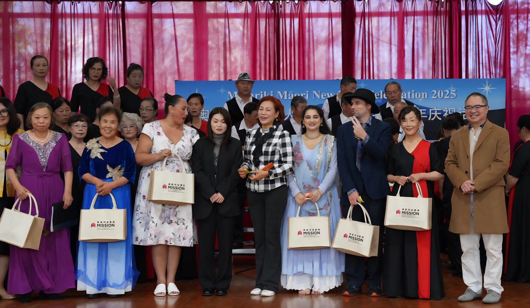 一群人站在一起

AI 生成的内容可能不正确。