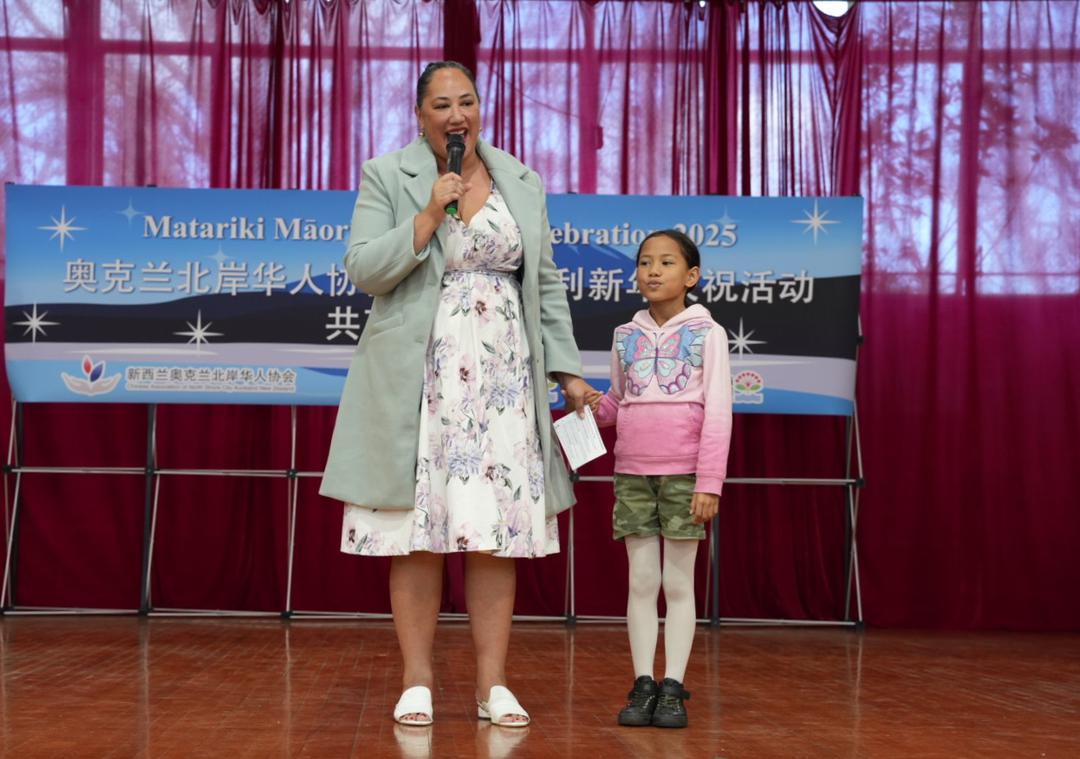 女孩站在一起

AI 生成的内容可能不正确。