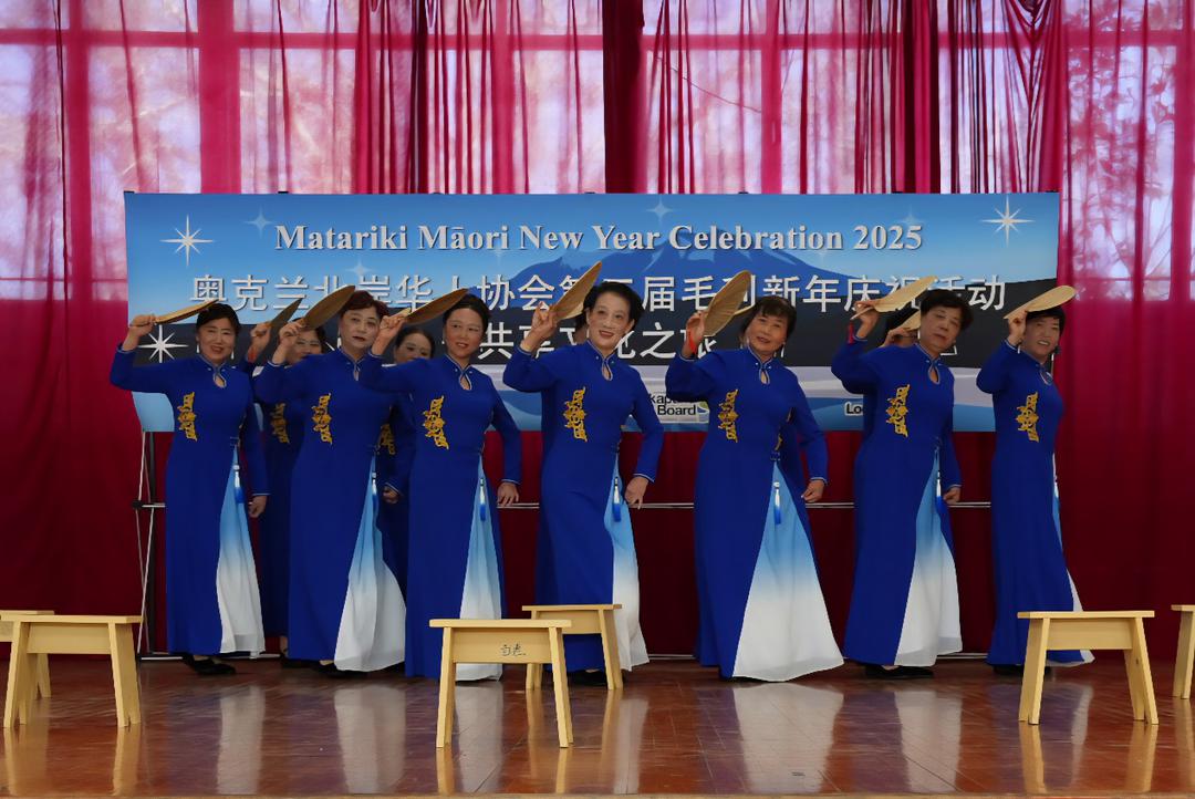 一群穿着制服的人

AI 生成的内容可能不正确。