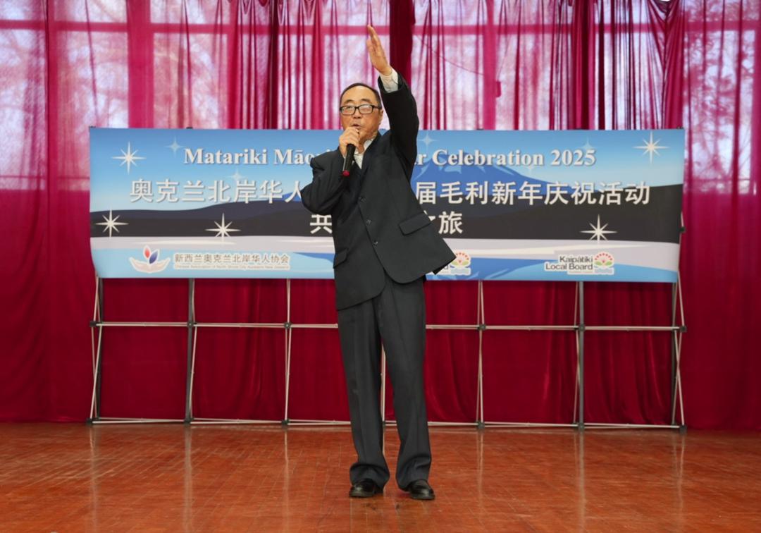 穿粉色西装的男子

AI 生成的内容可能不正确。