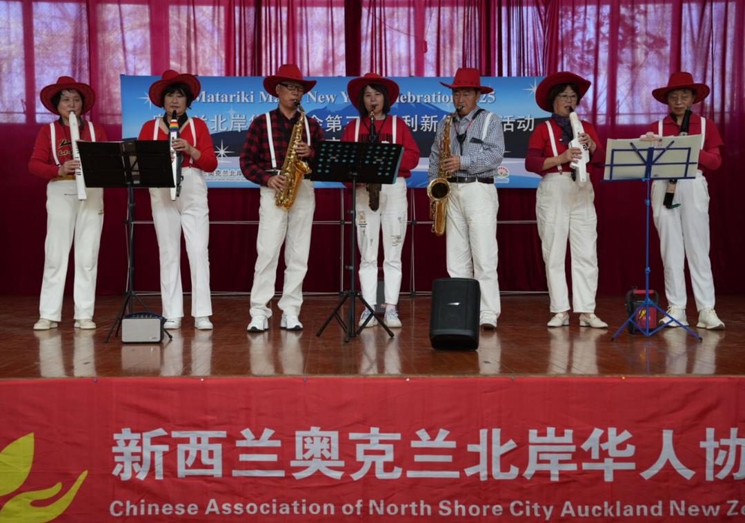 一群人站在一起

AI 生成的内容可能不正确。