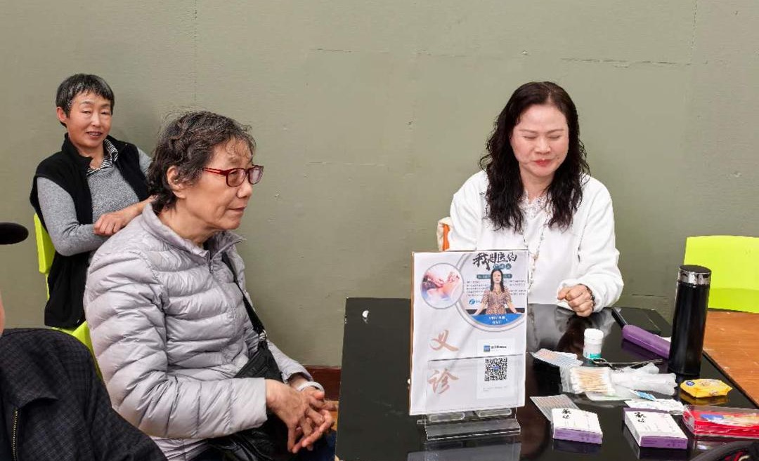 一群人在看电脑

AI 生成的内容可能不正确。