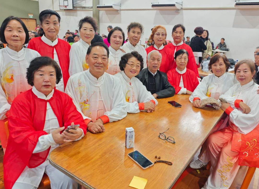 一群小孩在桌子上

AI 生成的内容可能不正确。