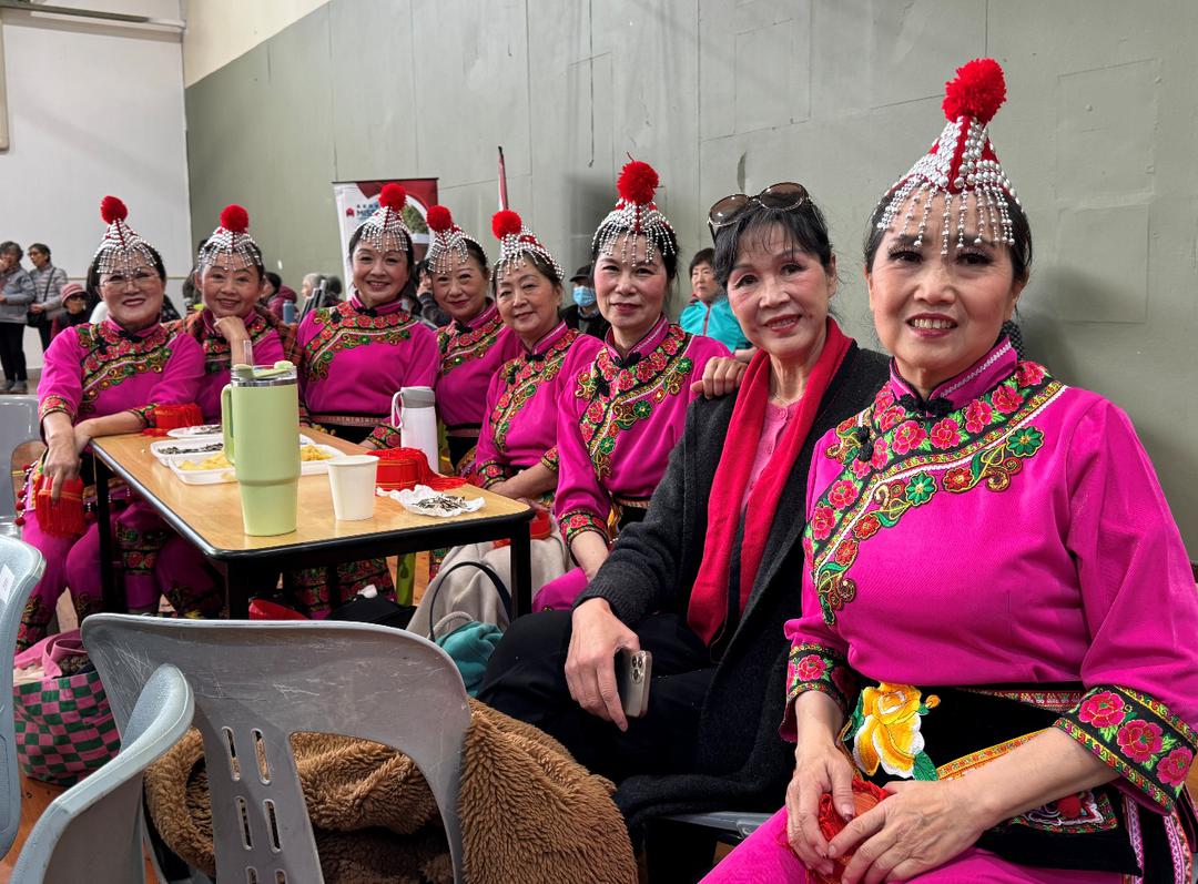 图片包含 人, 女人, 小孩, 人们

AI 生成的内容可能不正确。