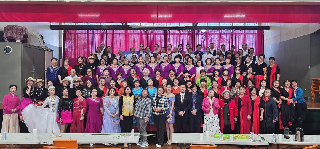 一群人站在台上

AI 生成的内容可能不正确。