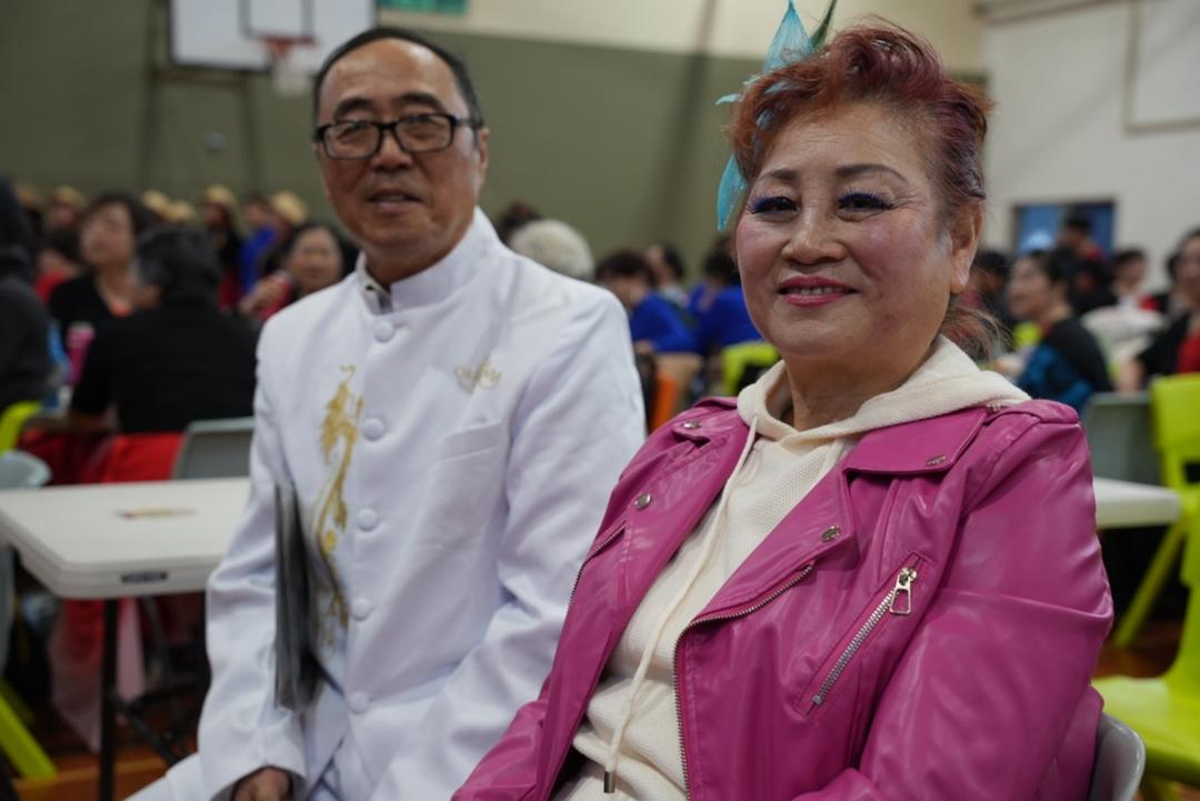 穿紫色衣服的人

AI 生成的内容可能不正确。