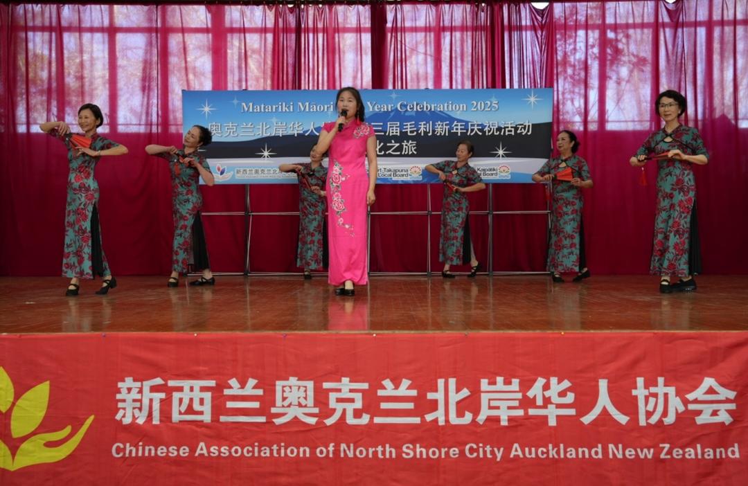 图片包含 室内, 桌子, 院子, 房间

AI 生成的内容可能不正确。