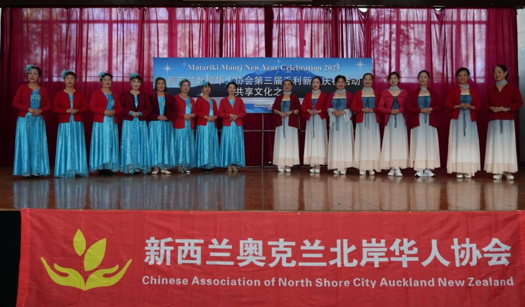 图片包含 室内, 桌子, 水, 大

AI 生成的内容可能不正确。