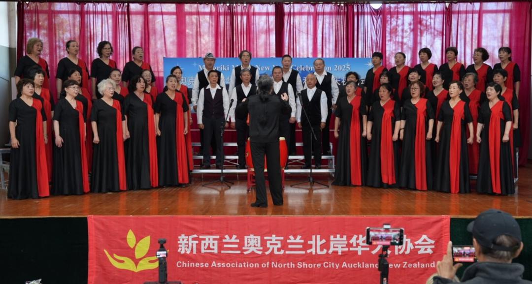 一群人站在台上

AI 生成的内容可能不正确。