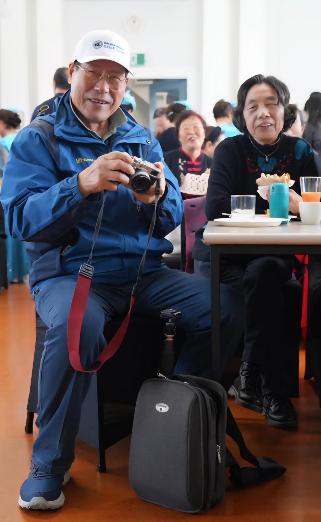 å›¾ç‰‡åŒ…å�« äºº, å®¤å†…, æ¡Œå­�, ç”·äºº

AI ç”Ÿæˆ�çš„å†…å®¹å�¯èƒ½ä¸�æ­£ç¡®ã€‚