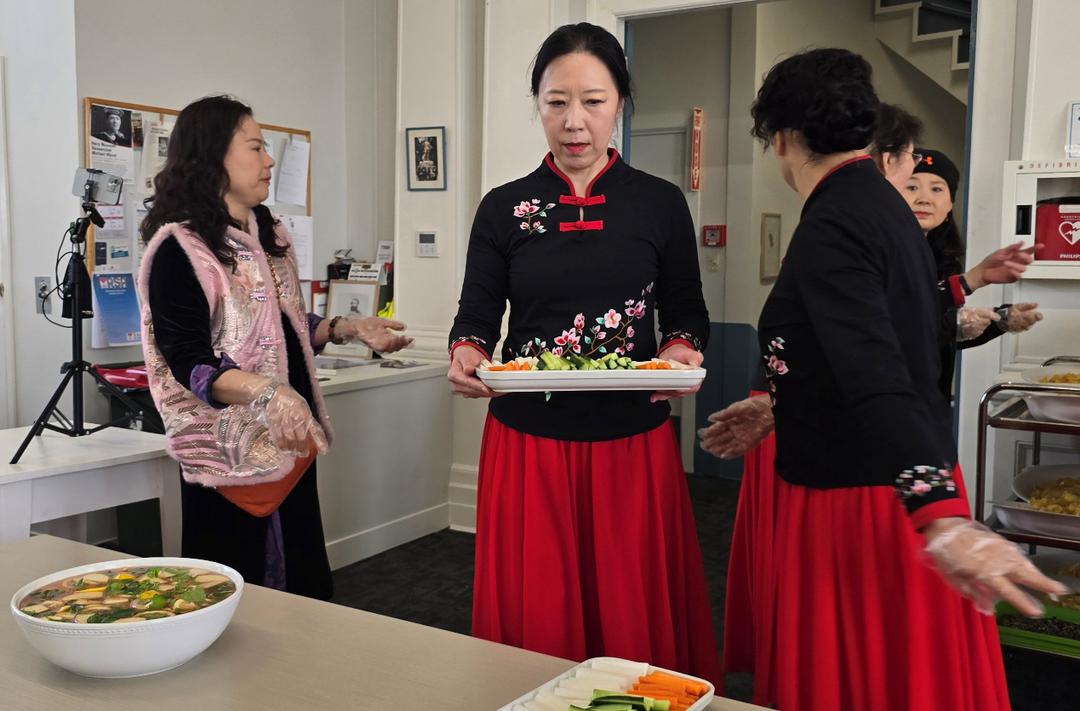 ç”·äººå’Œå¥³äººåœ¨åˆ‡è›‹ç³•

AI ç”Ÿæˆ�çš„å†…å®¹å�¯èƒ½ä¸�æ­£ç¡®ã€‚