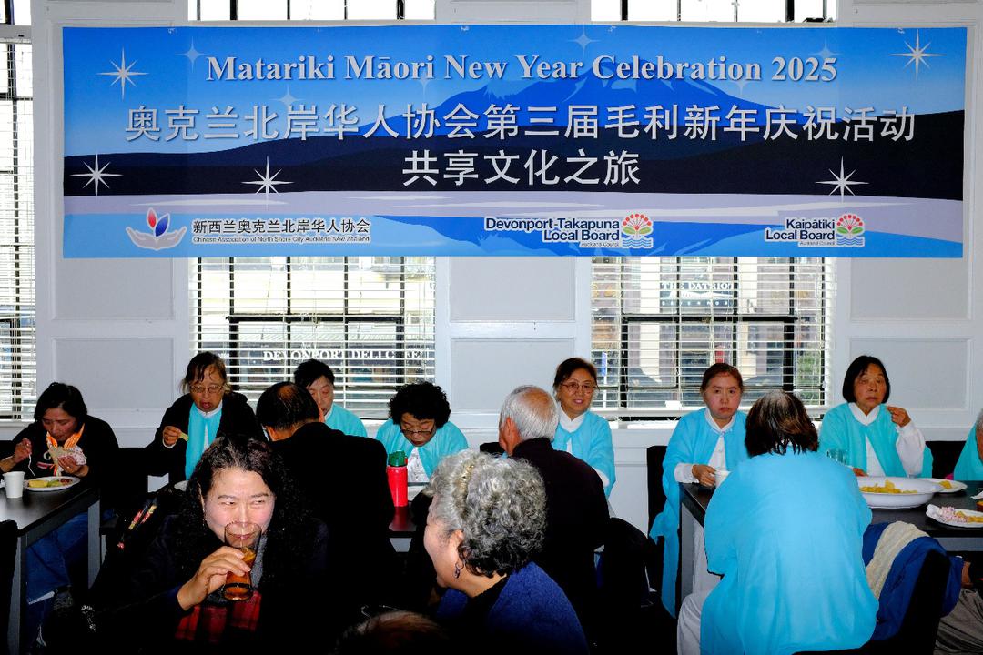 ä¸€ç¾¤äººæ­£åœ¨å�¬æ¼”è®²

AI ç”Ÿæˆ�çš„å†…å®¹å�¯èƒ½ä¸�æ­£ç¡®ã€‚