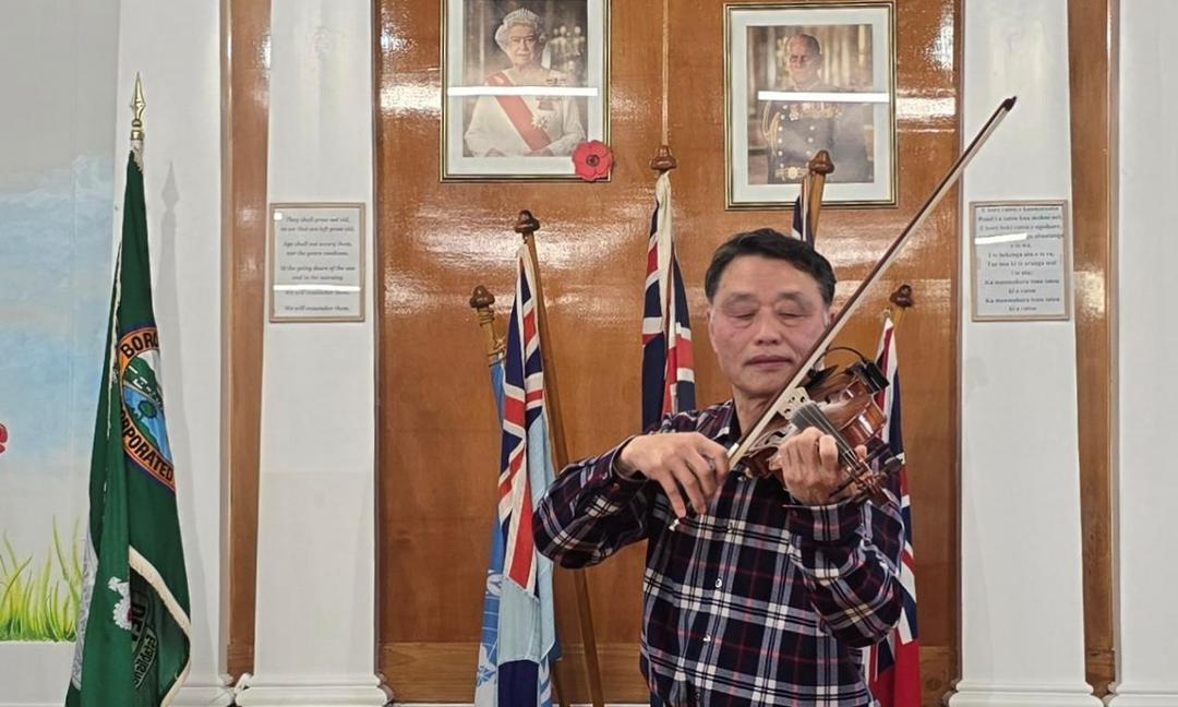 äººæ‰‹é‡Œæ‹¿ç�€æ�ª

AI ç”Ÿæˆ�çš„å†…å®¹å�¯èƒ½ä¸�æ­£ç¡®ã€‚