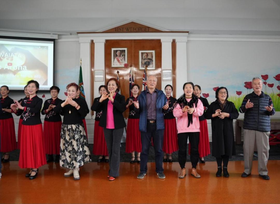 ä¸€ç¾¤äººç«™åœ¨ä¸€èµ·

AI ç”Ÿæˆ�çš„å†…å®¹å�¯èƒ½ä¸�æ­£ç¡®ã€‚