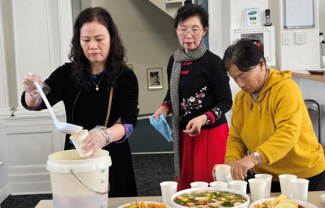 å›¾ç‰‡åŒ…å�« äºº, é£Ÿç‰©, å®¤å†…, æ¡Œå­�

AI ç”Ÿæˆ�çš„å†…å®¹å�¯èƒ½ä¸�æ­£ç¡®ã€‚