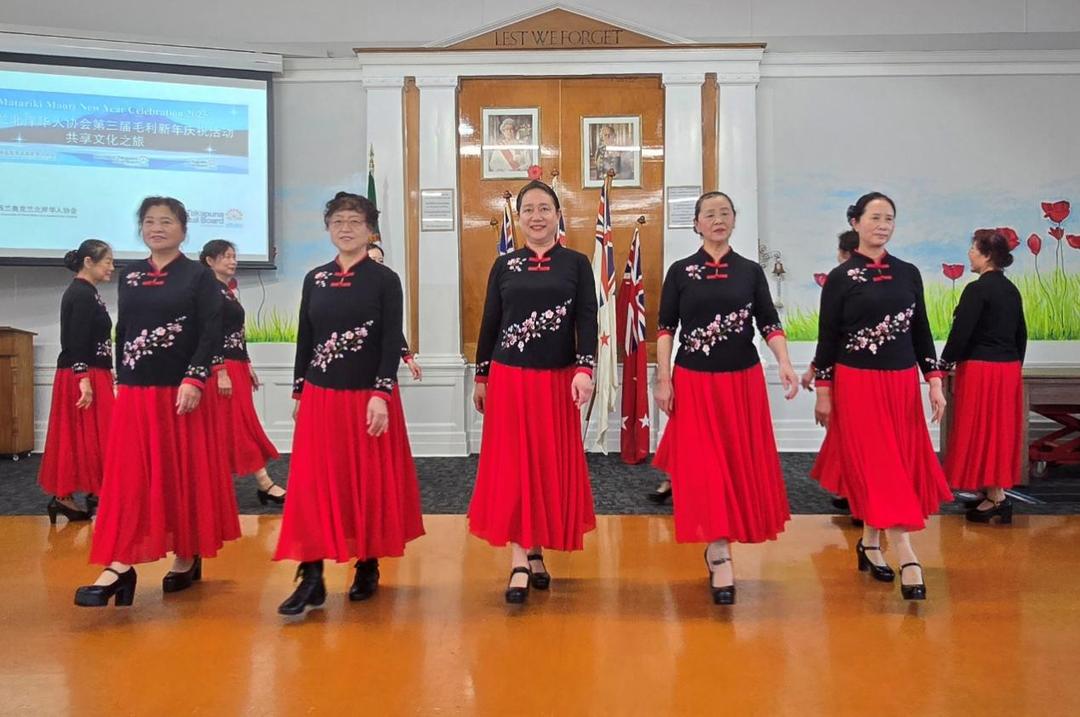 ä¸€ç¾¤ç©¿ç�€è£™å­�çš„ç”·äºº

AI ç”Ÿæˆ�çš„å†…å®¹å�¯èƒ½ä¸�æ­£ç¡®ã€‚