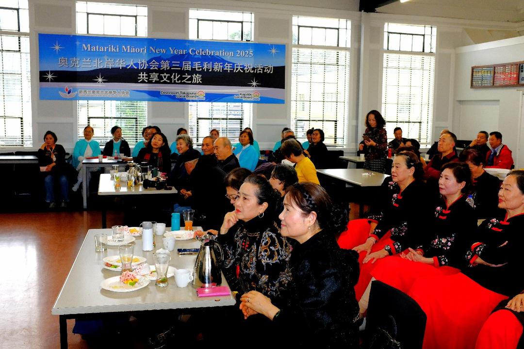 ä¸€ç¾¤äººåœ¨é¤�å�…é‡Œ

AI ç”Ÿæˆ�çš„å†…å®¹å�¯èƒ½ä¸�æ­£ç¡®ã€‚