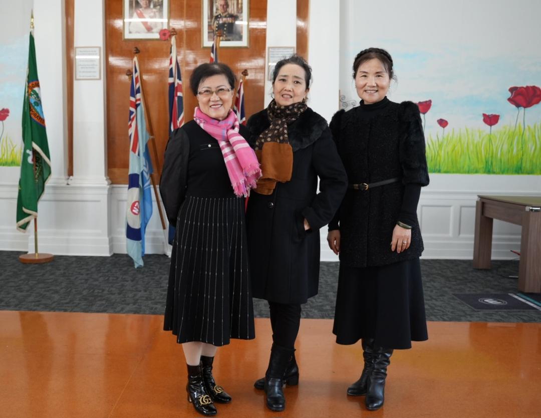 å›¾ç‰‡åŒ…å�« äºº, å®¤å†…, æœ�è£…, å¯¹ç�€

AI ç”Ÿæˆ�çš„å†…å®¹å�¯èƒ½ä¸�æ­£ç¡®ã€‚