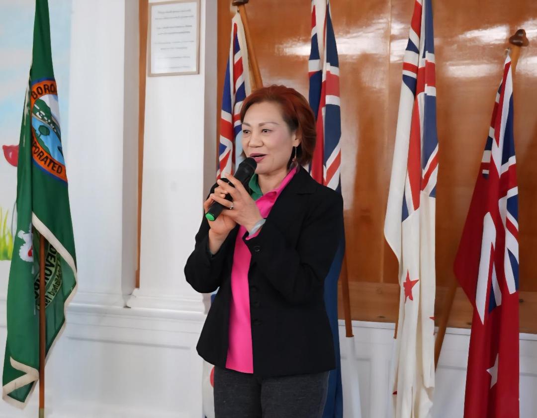 äººæ‹¿ç�€æ‰‹æœºç«™åœ¨é•œå­�å‰�è‡ªæ‹�

AI ç”Ÿæˆ�çš„å†…å®¹å�¯èƒ½ä¸�æ­£ç¡®ã€‚