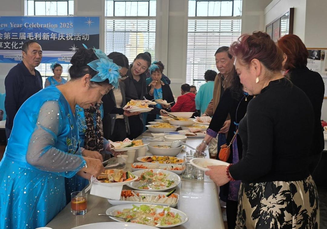 ä¸€ç¾¤äººåœ¨é¤�å�…å�ƒé¥­

AI ç”Ÿæˆ�çš„å†…å®¹å�¯èƒ½ä¸�æ­£ç¡®ã€‚