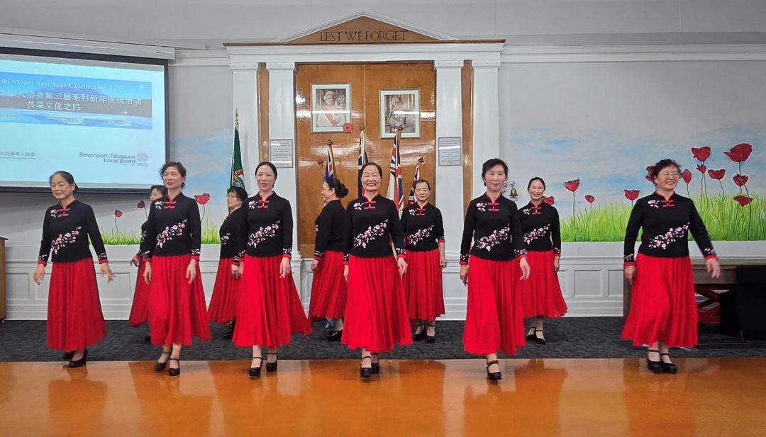 ä¸€ç¾¤ç©¿ç�€è£™å­�çš„äºº

AI ç”Ÿæˆ�çš„å†…å®¹å�¯èƒ½ä¸�æ­£ç¡®ã€‚