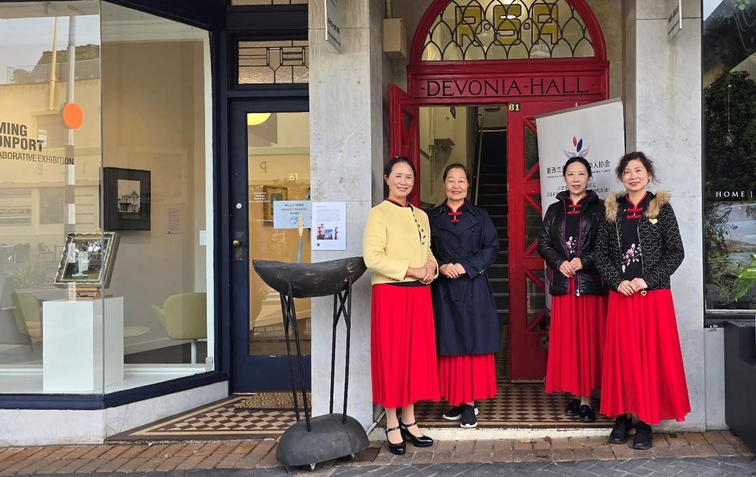 ä¸€ç¾¤äººç«™åœ¨å•†åº—é—¨å�£

AI ç”Ÿæˆ�çš„å†…å®¹å�¯èƒ½ä¸�æ­£ç¡®ã€‚