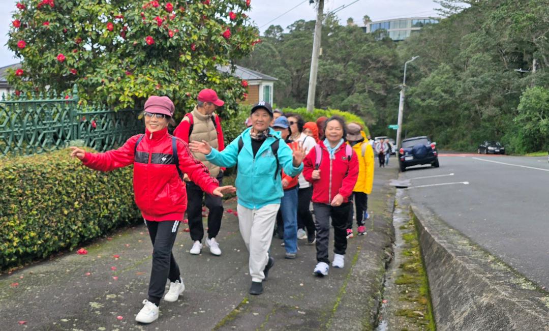 äººåœ¨è·¯ä¸Šèµ°

AI ç”Ÿæˆ�çš„å†…å®¹å�¯èƒ½ä¸�æ­£ç¡®ã€‚