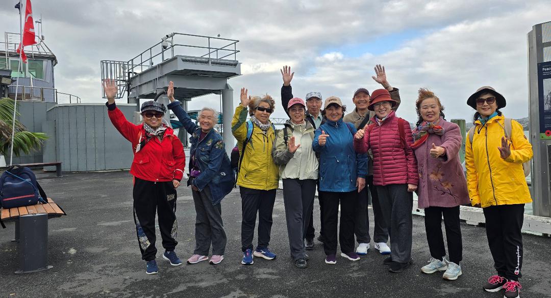 ä¸€ç¾¤äººç«™åœ¨å»ºç­‘å‰�

AI ç”Ÿæˆ�çš„å†…å®¹å�¯èƒ½ä¸�æ­£ç¡®ã€‚