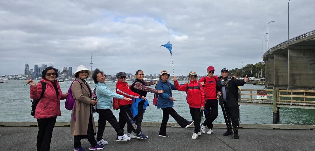 ä¸€ç¾¤äººç«™åœ¨æ°´è¾¹

AI ç”Ÿæˆ�çš„å†…å®¹å�¯èƒ½ä¸�æ­£ç¡®ã€‚