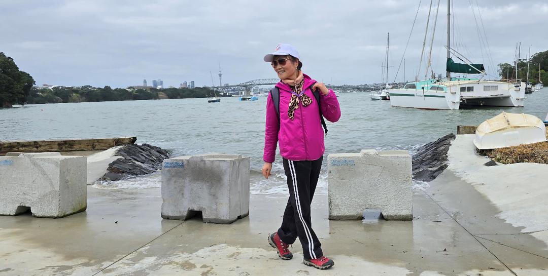 äººç«™åœ¨èˆ¹ä¸Š

AI ç”Ÿæˆ�çš„å†…å®¹å�¯èƒ½ä¸�æ­£ç¡®ã€‚