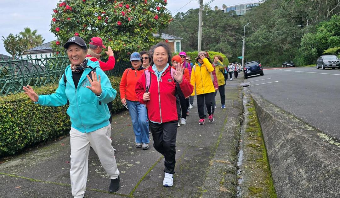 ä¸€ç¾¤äººç«™åœ¨è·¯ä¸­é—´

AI ç”Ÿæˆ�çš„å†…å®¹å�¯èƒ½ä¸�æ­£ç¡®ã€‚