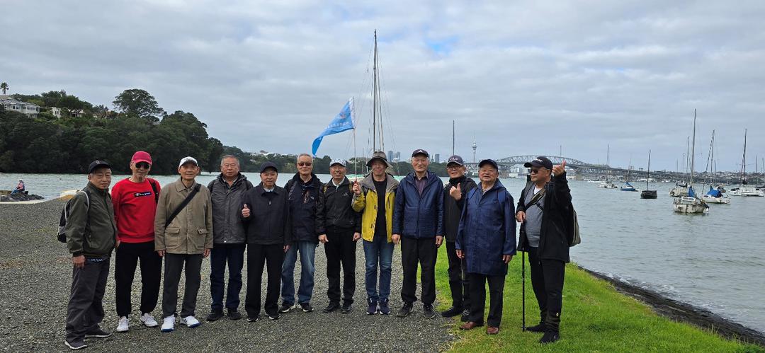 ä¸€ç¾¤äººç«™åœ¨æ°´è¾¹

AI ç”Ÿæˆ�çš„å†…å®¹å�¯èƒ½ä¸�æ­£ç¡®ã€‚