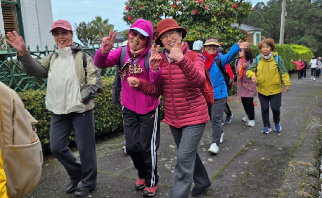 ä¸€ç¾¤æˆ´å¸½å­�çš„äººåœ¨è¡—é�“ä¸Š

AI ç”Ÿæˆ�çš„å†…å®¹å�¯èƒ½ä¸�æ­£ç¡®ã€‚