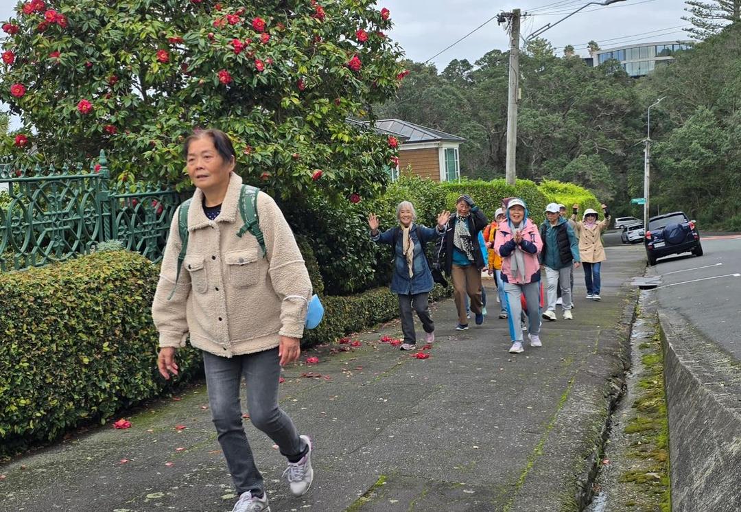 å°�å­©ä»¬åœ¨è·¯ä¸Šèµ°

AI ç”Ÿæˆ�çš„å†…å®¹å�¯èƒ½ä¸�æ­£ç¡®ã€‚